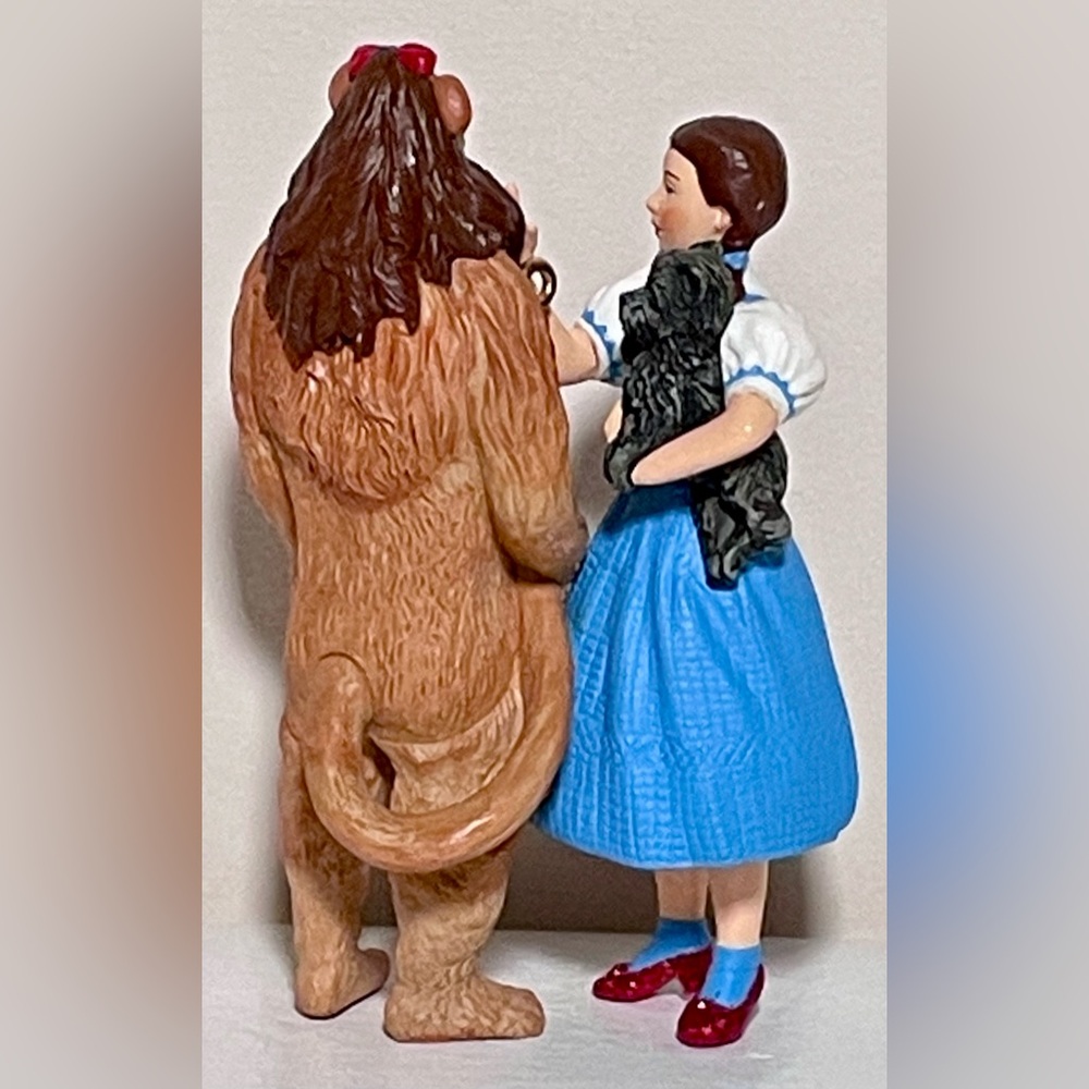 Hallmark Ornament “Dorothy and Cowardly Lion” Wizard of Oz Ornament - Picture 3 of 9